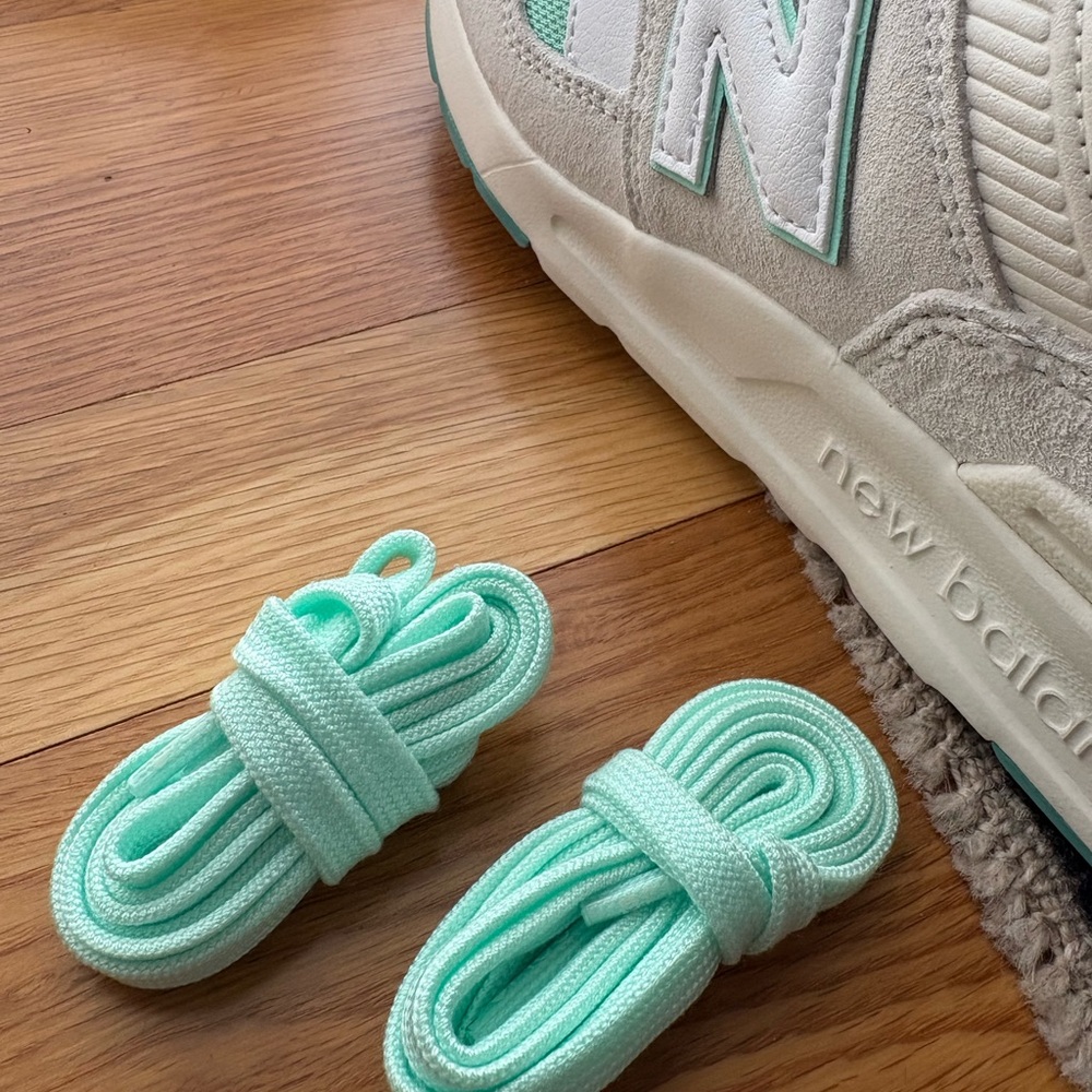 FIGS | New Balance 997H Women's Mint and White Sneakers - Picture 8 of 8